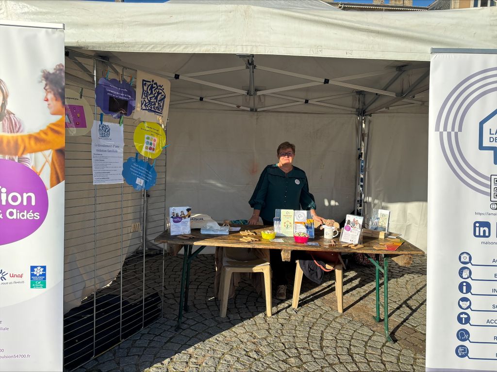 Stand de la Maison des Aidants au Forum Séniors de Pont-à-Mousson 2025