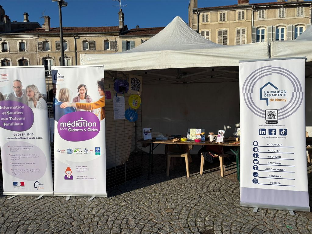 Stand de la Maison des Aidants au Forum Séniors de Pont-à-Mousson 2025