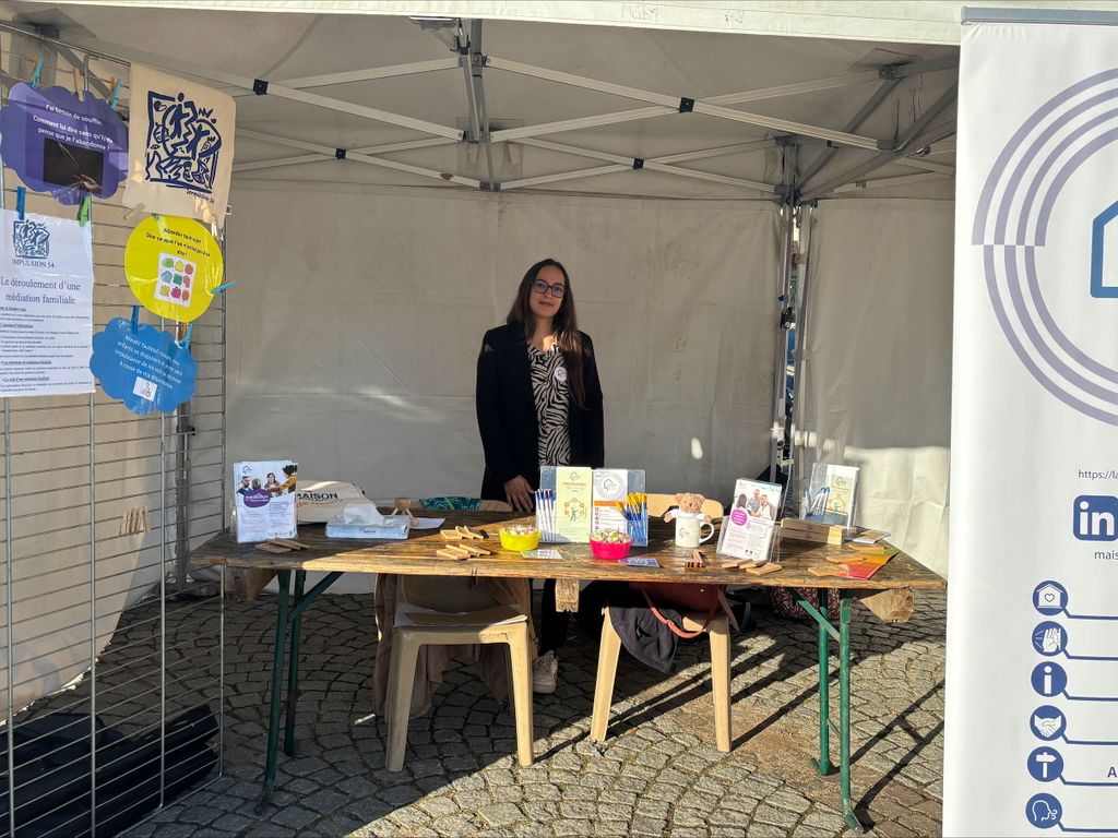 Stand de la Maison des Aidants au Forum Séniors de Pont-à-Mousson 2025