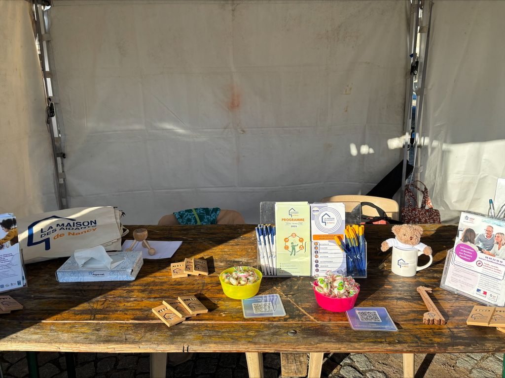 Stand de la Maison des Aidants au Forum Séniors de Pont-à-Mousson 2025