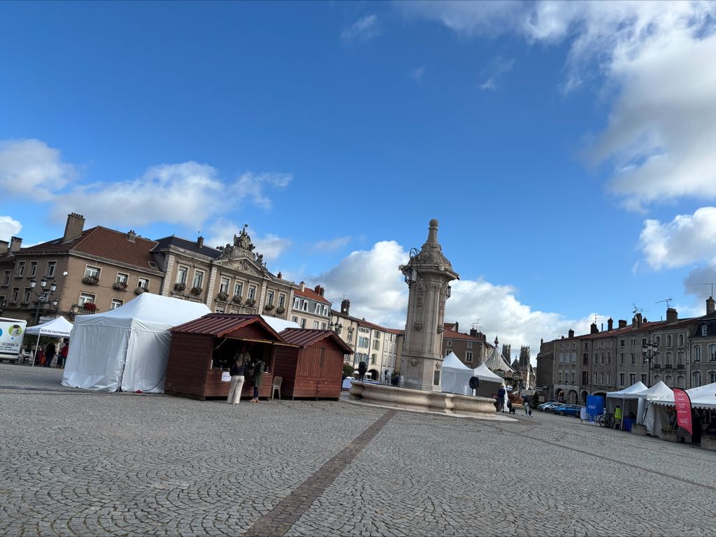 Photo de la place au Forum Séniors de Pont-à-Mousson 2025