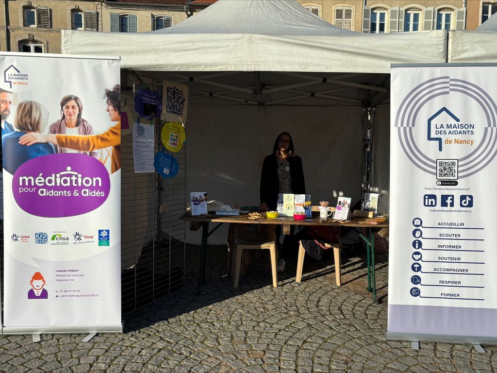 Stand de la Maison des Aidants au Forum Séniors de Pont-à-Mousson 2025