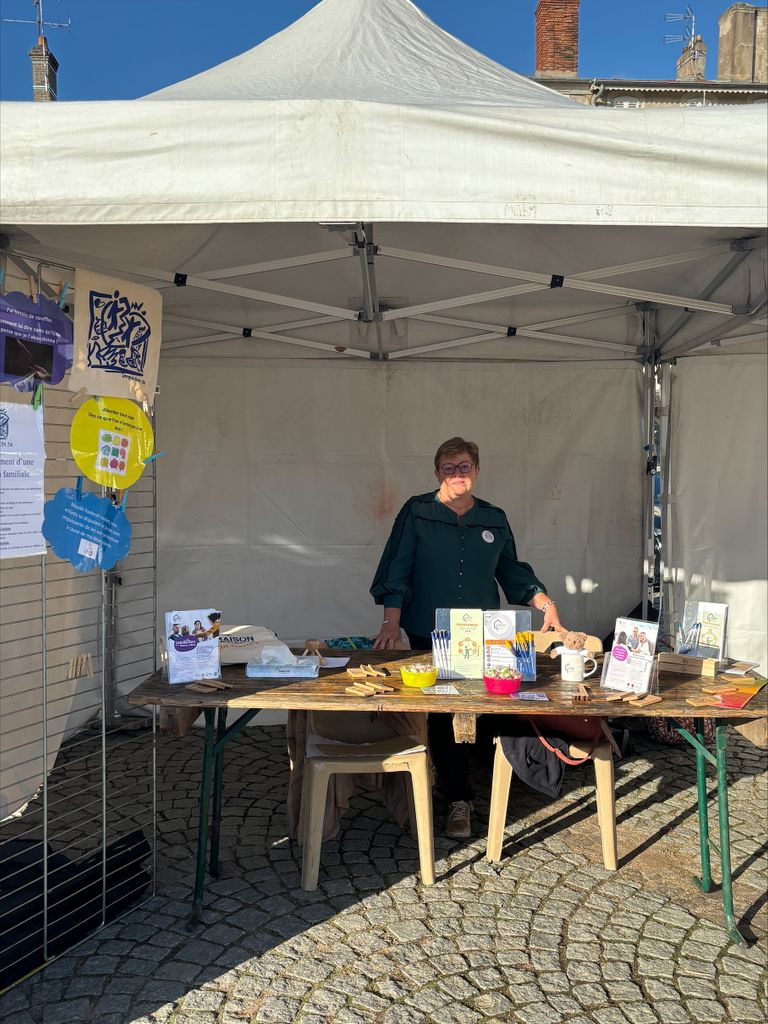 Stand de la Maison des Aidants au Forum Séniors de Pont-à-Mousson 2025