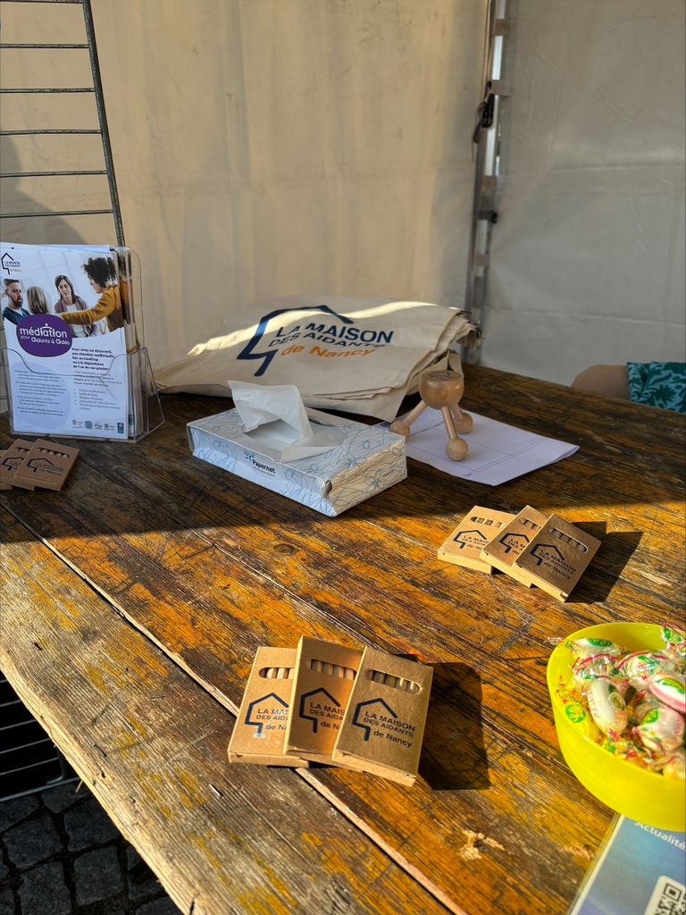Stand de la Maison des Aidants au Forum Séniors de Pont-à-Mousson 2025