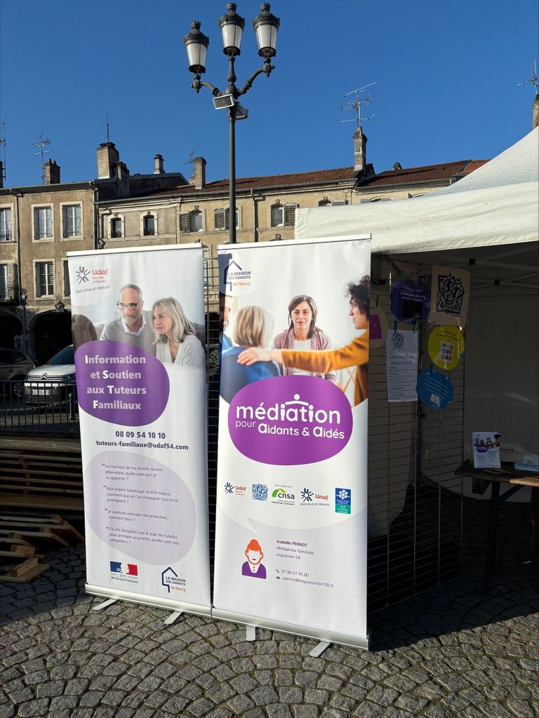 Stand de la Maison des Aidants au Forum Séniors de Pont-à-Mousson 2025