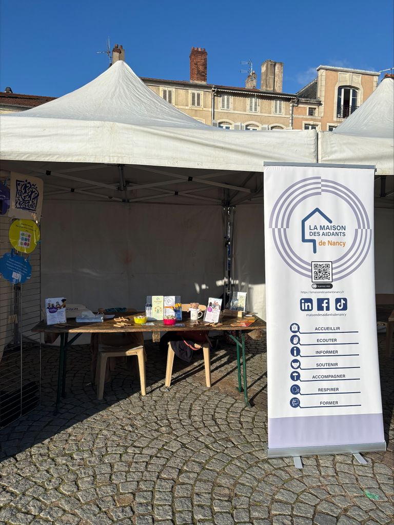 Stand de la Maison des Aidants au Forum Séniors de Pont-à-Mousson 2025