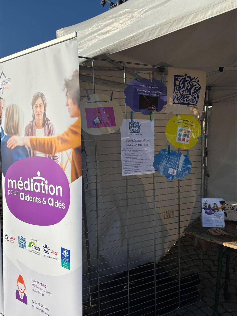 Stand de la Maison des Aidants au Forum Séniors de Pont-à-Mousson 2025